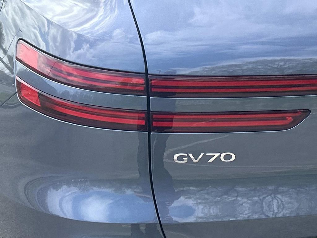 New 2026 Genesis GV70 2.5T Select image 11