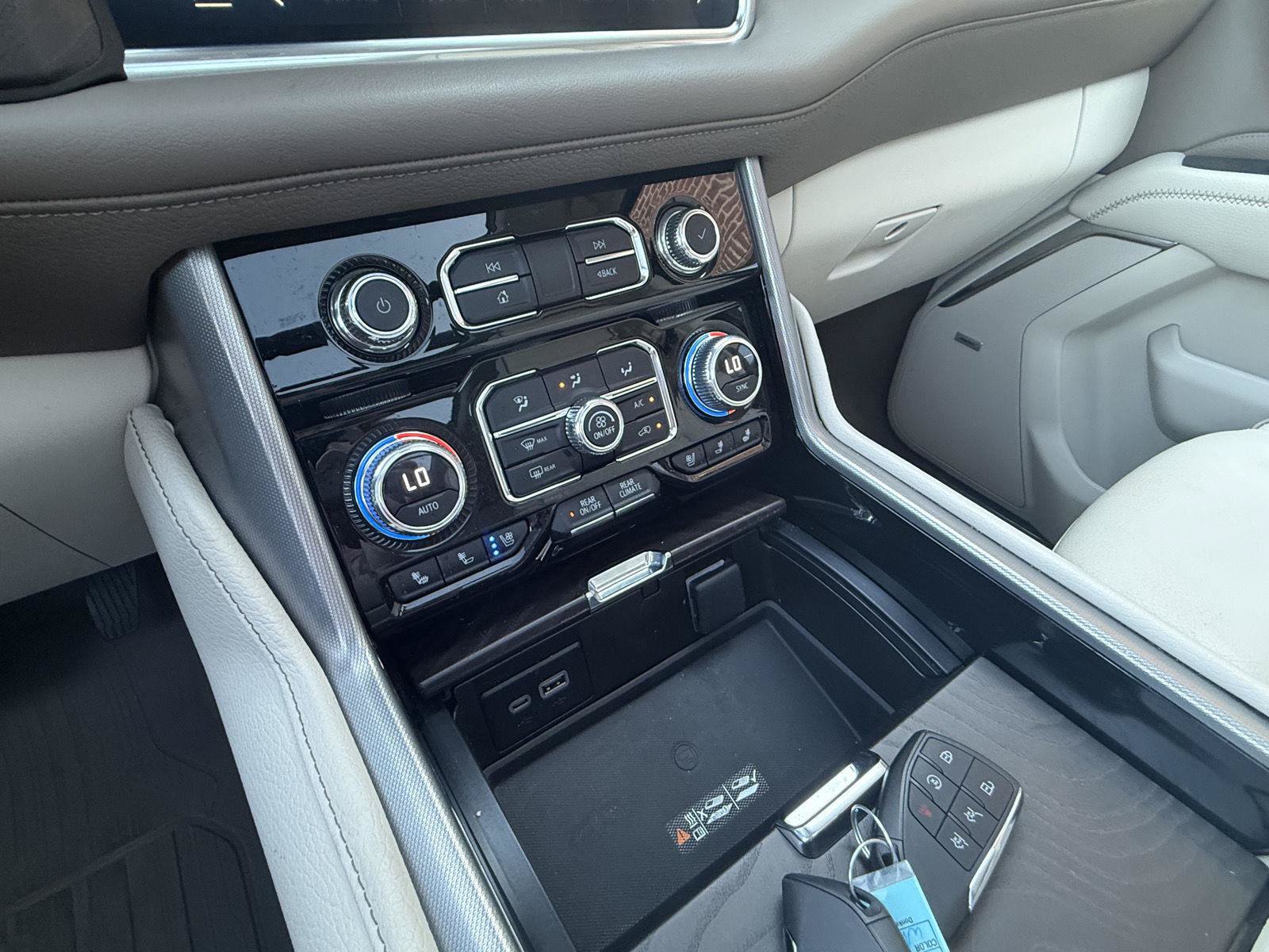 Used 2023 GMC Yukon XL Denali AWD/4WD image 5