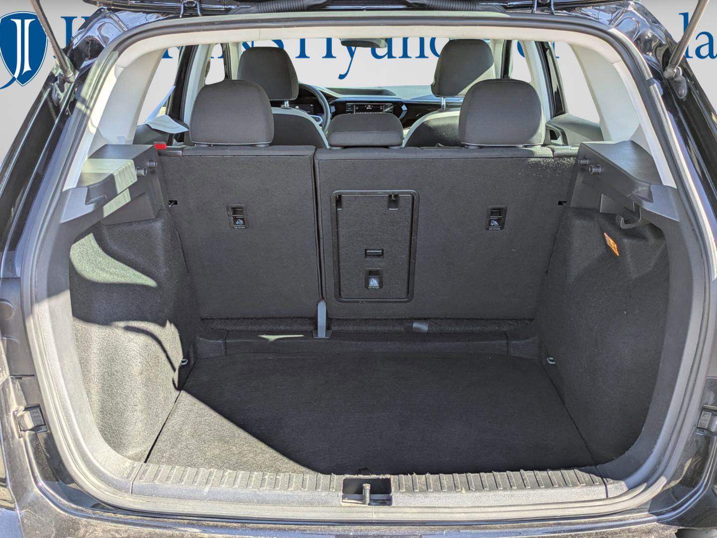 Used 2022 Volkswagen Taos S image 11