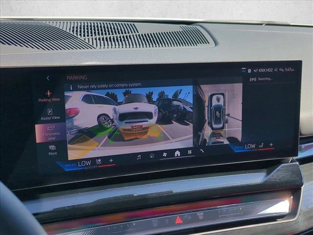 Used 2025 BMW 550e xDrive w/ Premium Package image 14