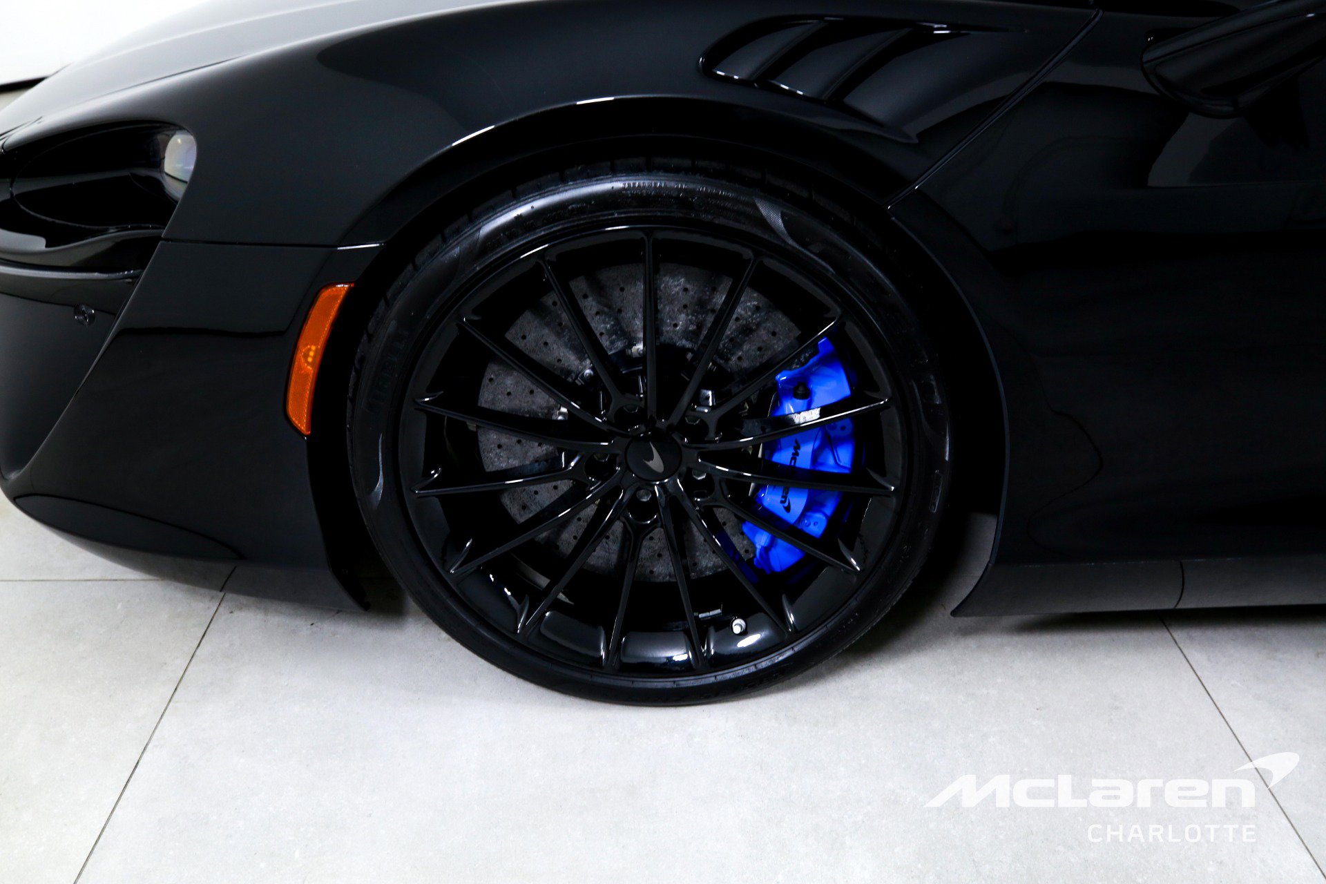 Used 2025 McLaren Artura Spider image 28