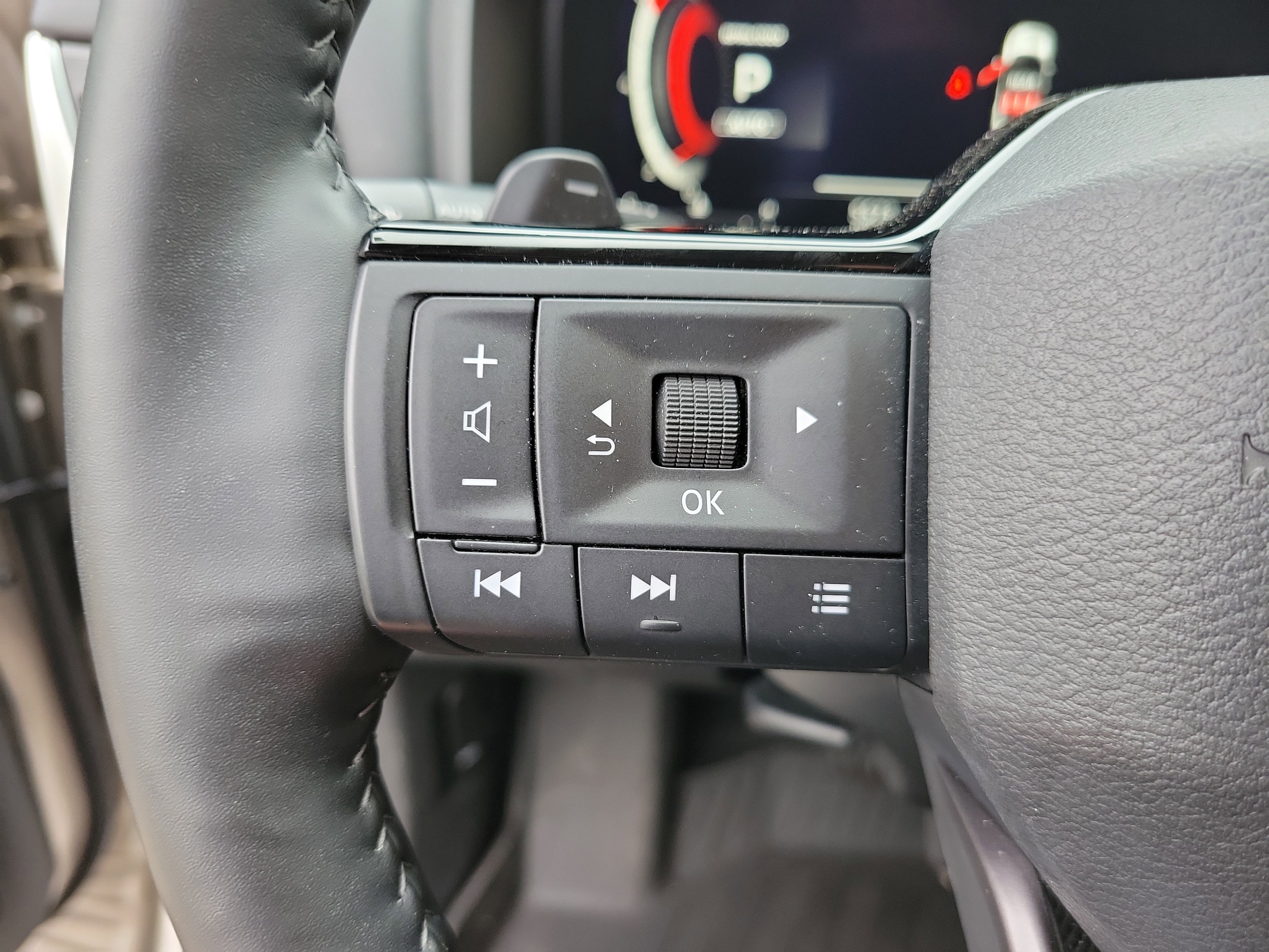 Used 2025 Nissan Rogue Platinum w/ Platinum Premium Package AWD/4WD image 21