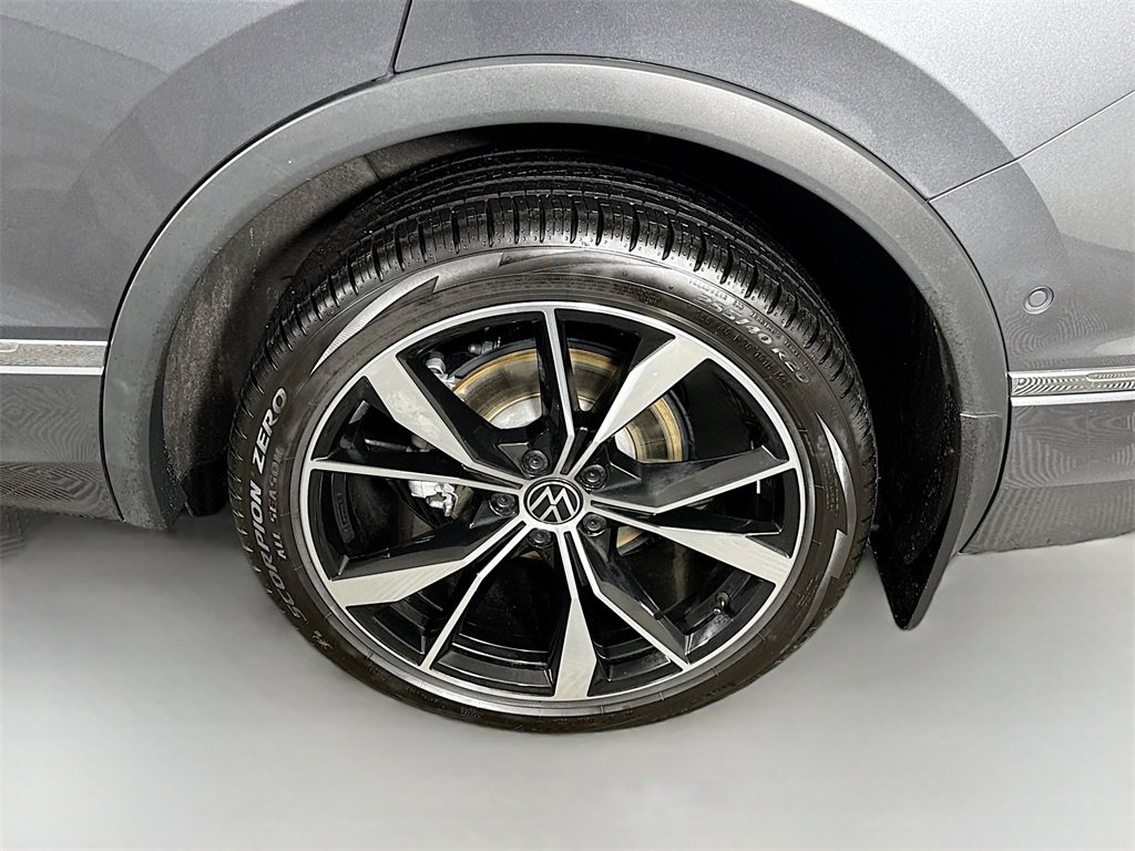 Used 2024 Volkswagen Tiguan SEL R-Line image 37