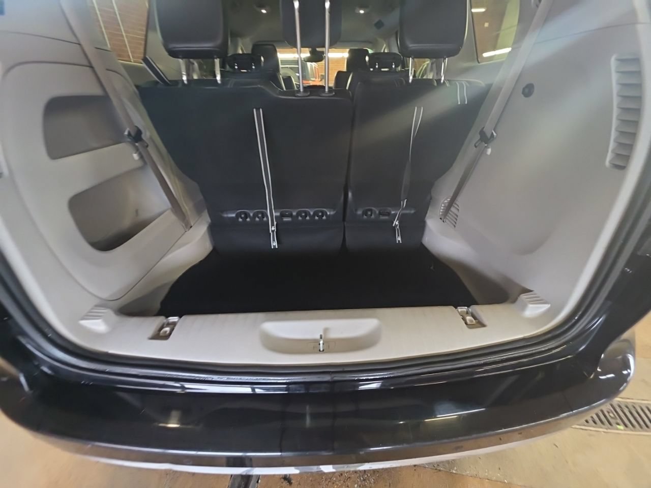 Used 2024 Chrysler Pacifica Touring-L FWD image 14