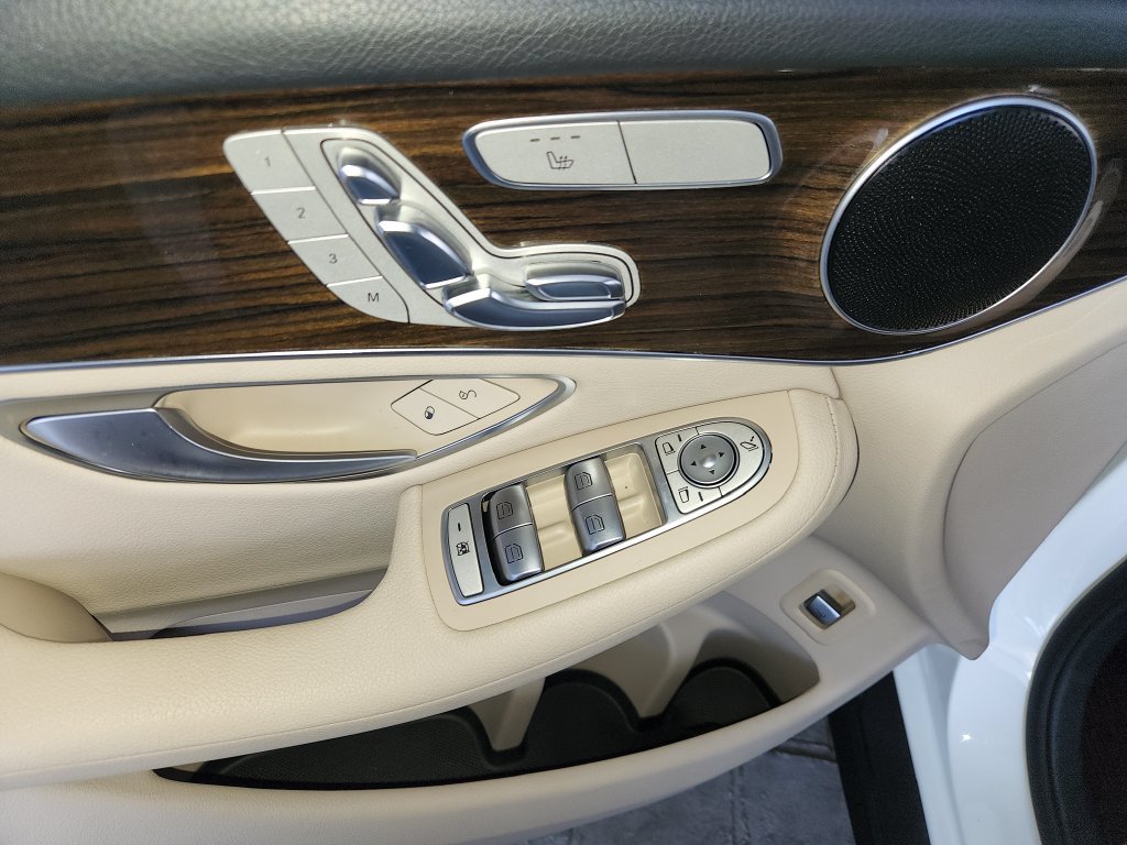 Used 2017 Mercedes-Benz GLC 300 image 30
