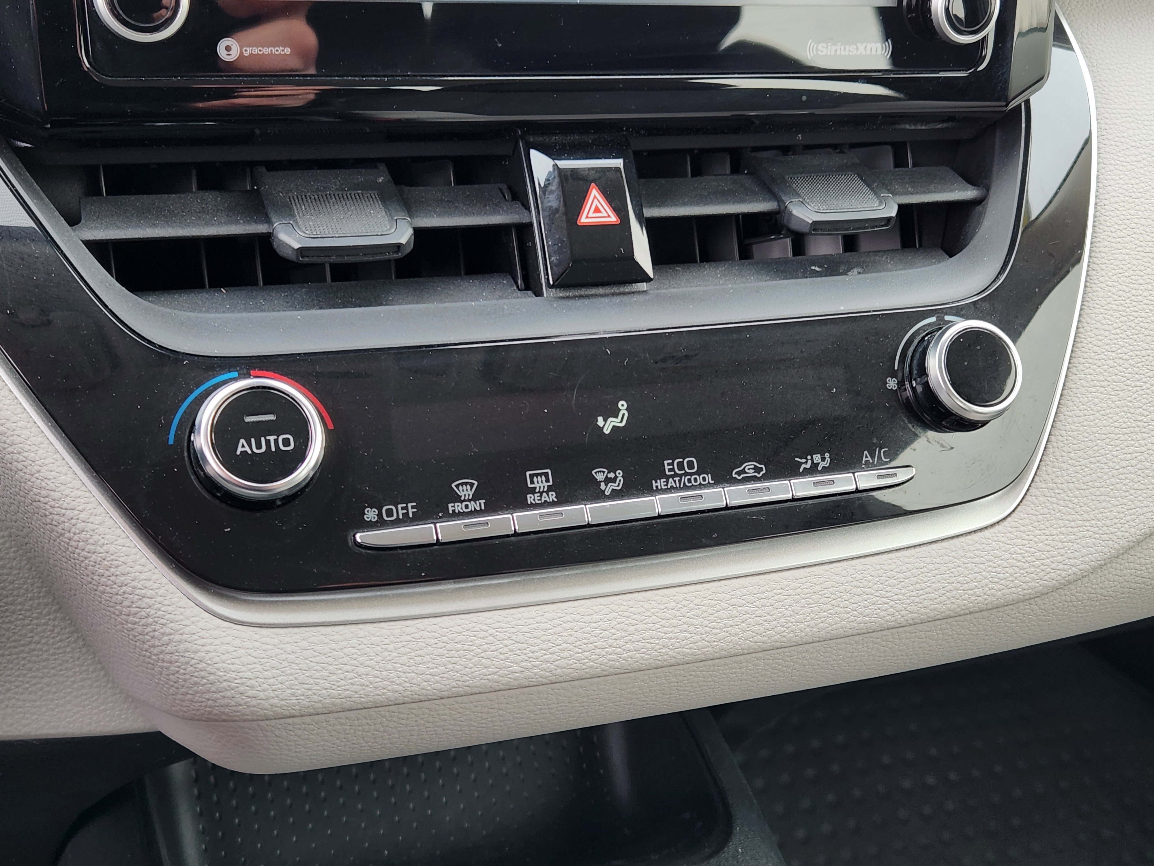 Used 2022 Toyota Corolla LE image 20