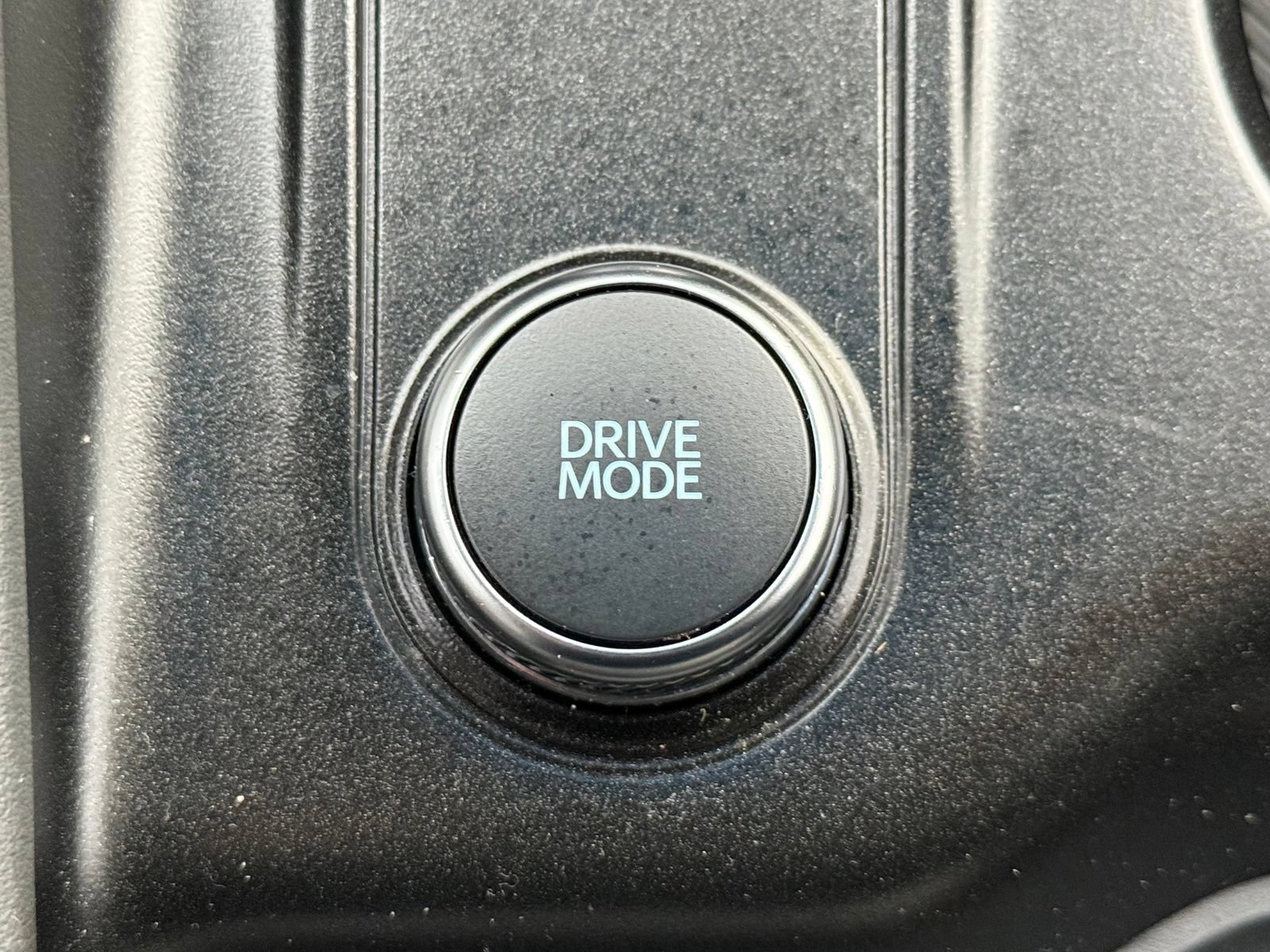 Used 2025 Ford Explorer Active AWD/4WD image 30