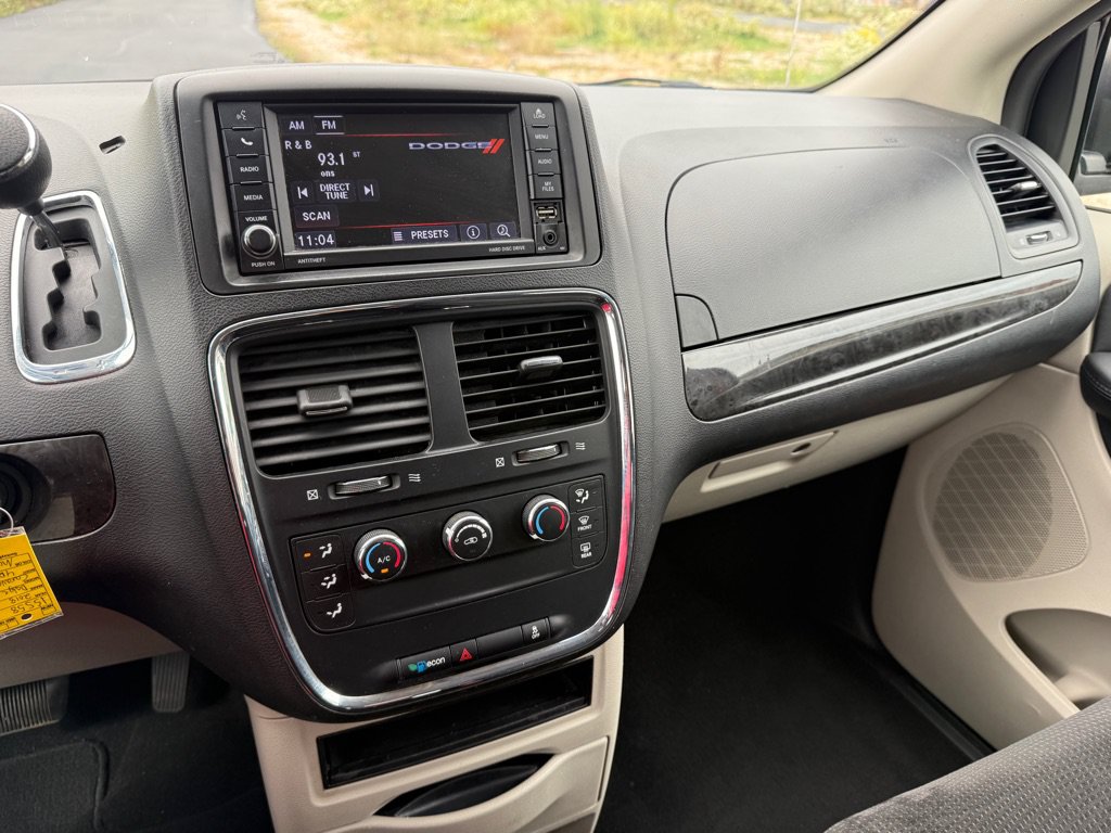 Used 2018 Dodge Grand Caravan SE FWD image 13