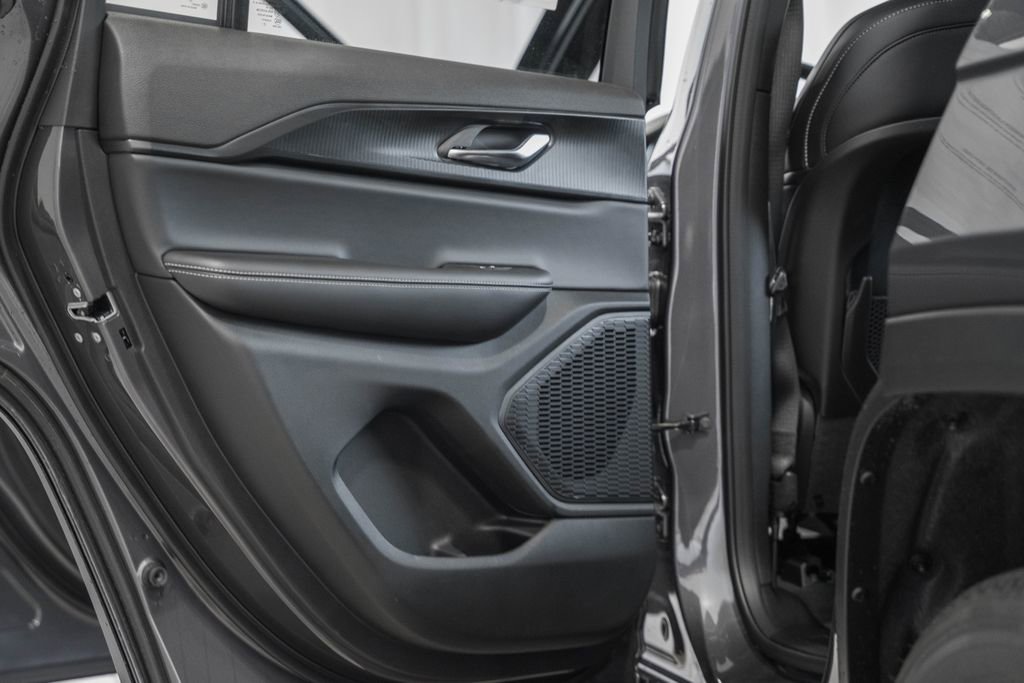 New 2025 Jeep Grand Cherokee 4WD image 34