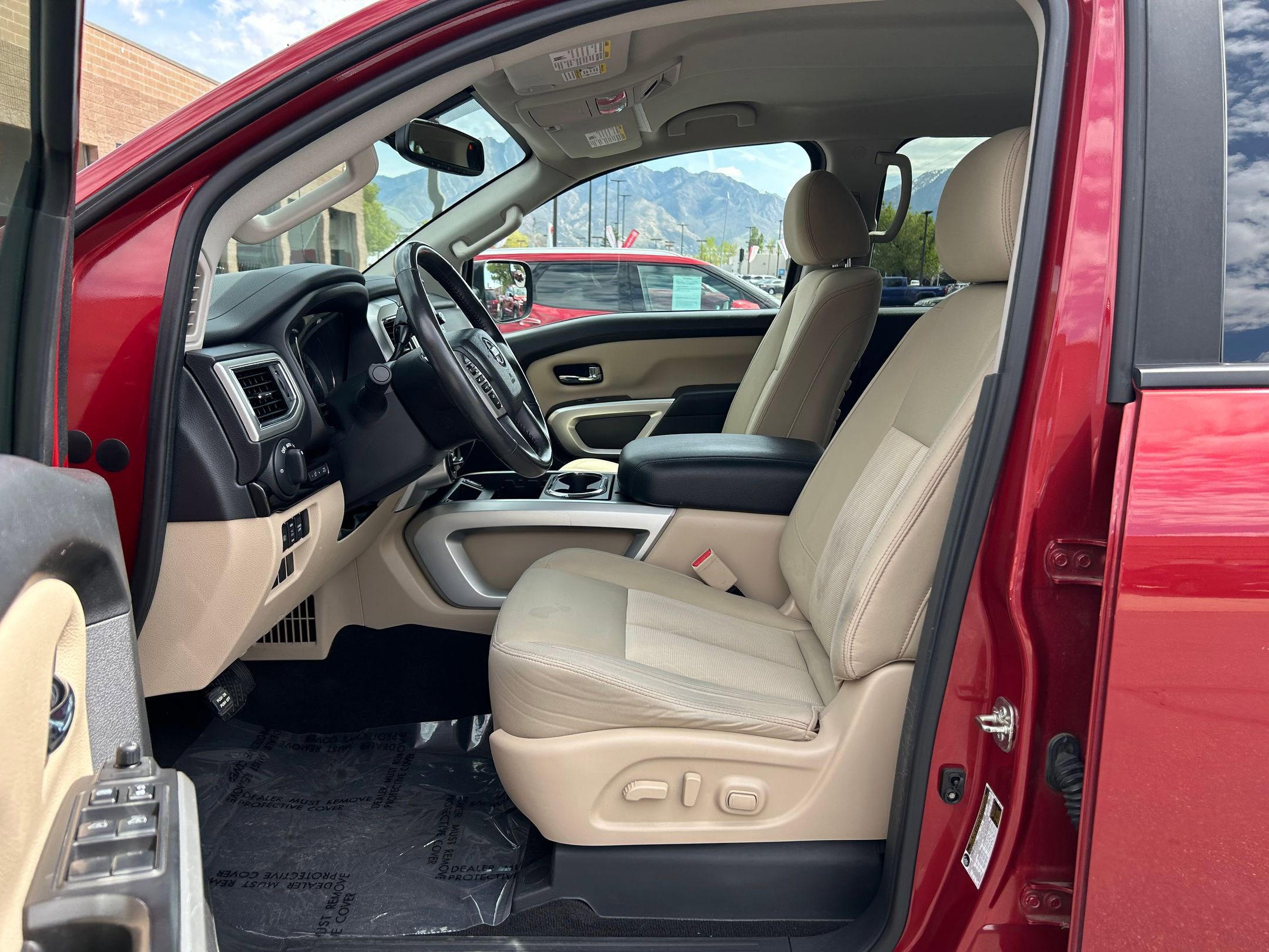 Used 2017 Nissan Titan SV image 12