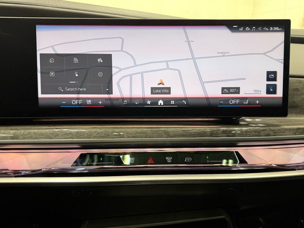 Used 2024 BMW i7 M70 w/ Premium Package image 25