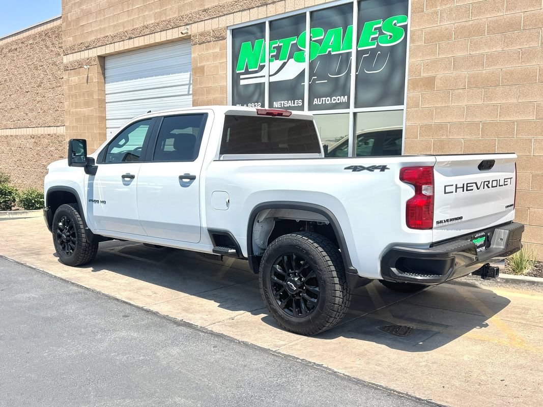 Used 2025 Chevrolet Silverado 2500 Custom w/ Custom Value Package AWD/4WD image 3