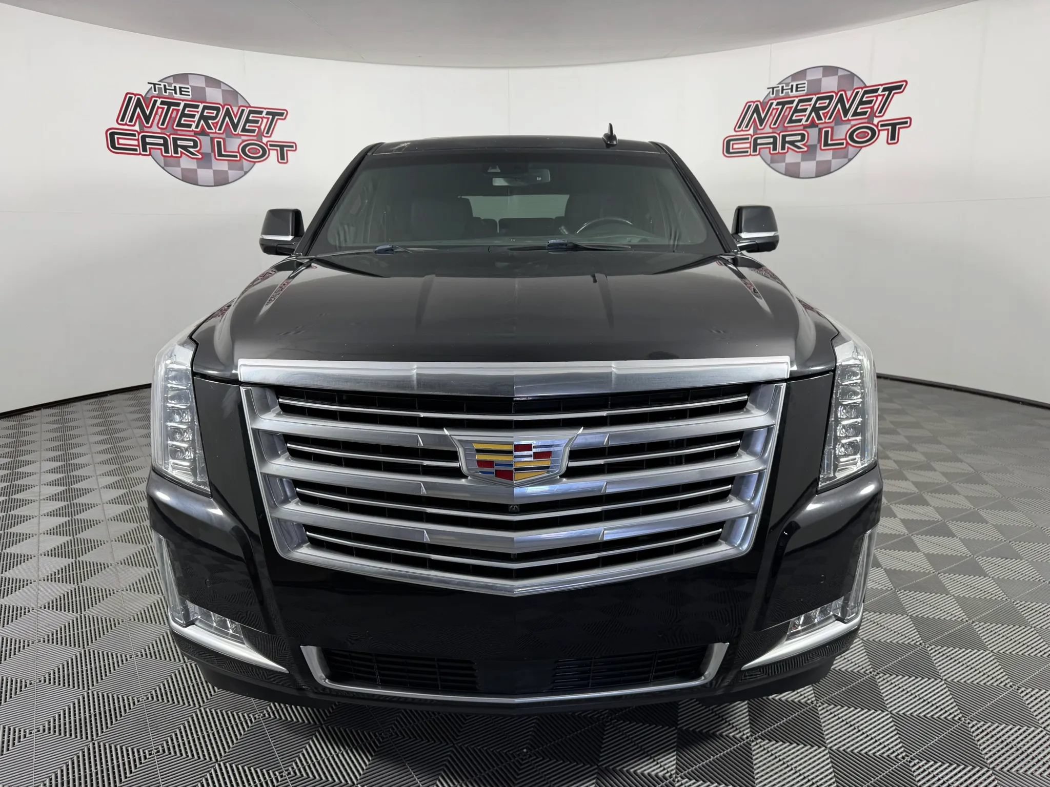 Used 2016 Cadillac Escalade Platinum AWD/4WD image 2
