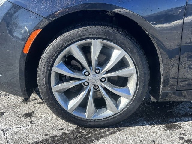 Used 2015 Chrysler 200 S w/ Comfort Group image 10