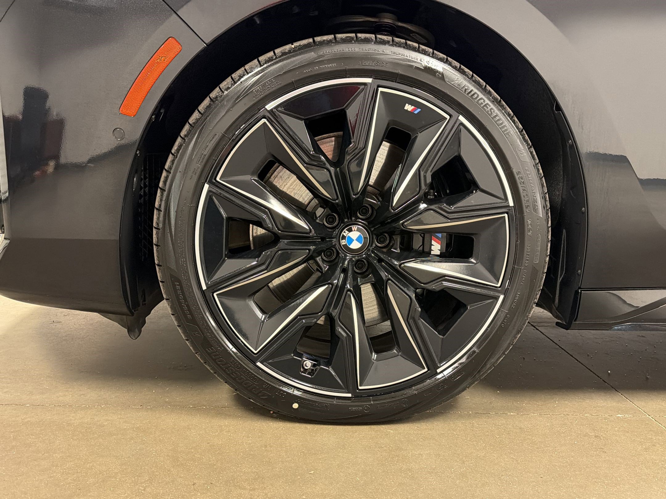 Certified 2025 BMW 760i xDrive w/ Executive Package AWD/4WD image 10