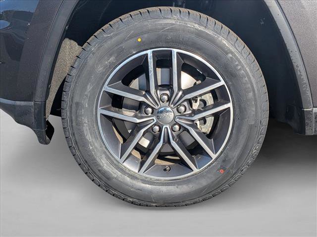 Used 2017 Jeep Grand Cherokee Limited image 22