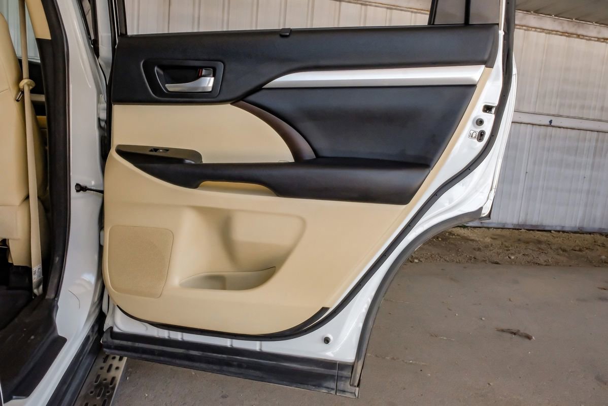 Used 2018 Toyota Highlander XLE FWD image 47