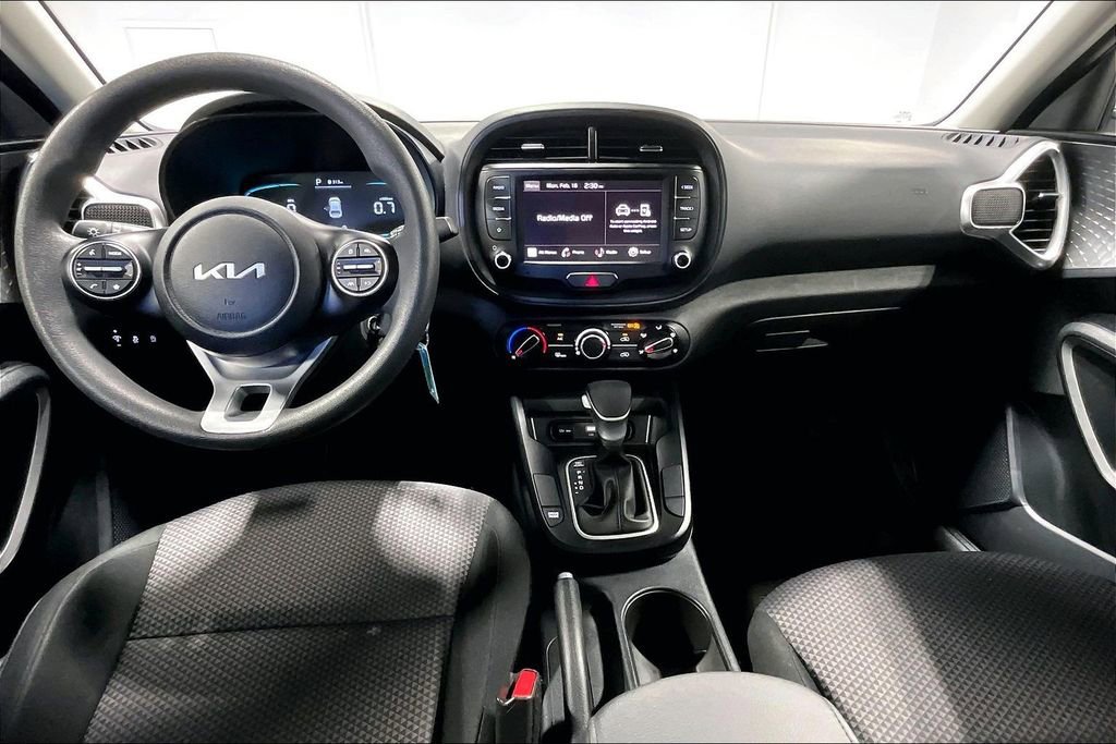 Used 2025 Kia Soul LX FWD image 18