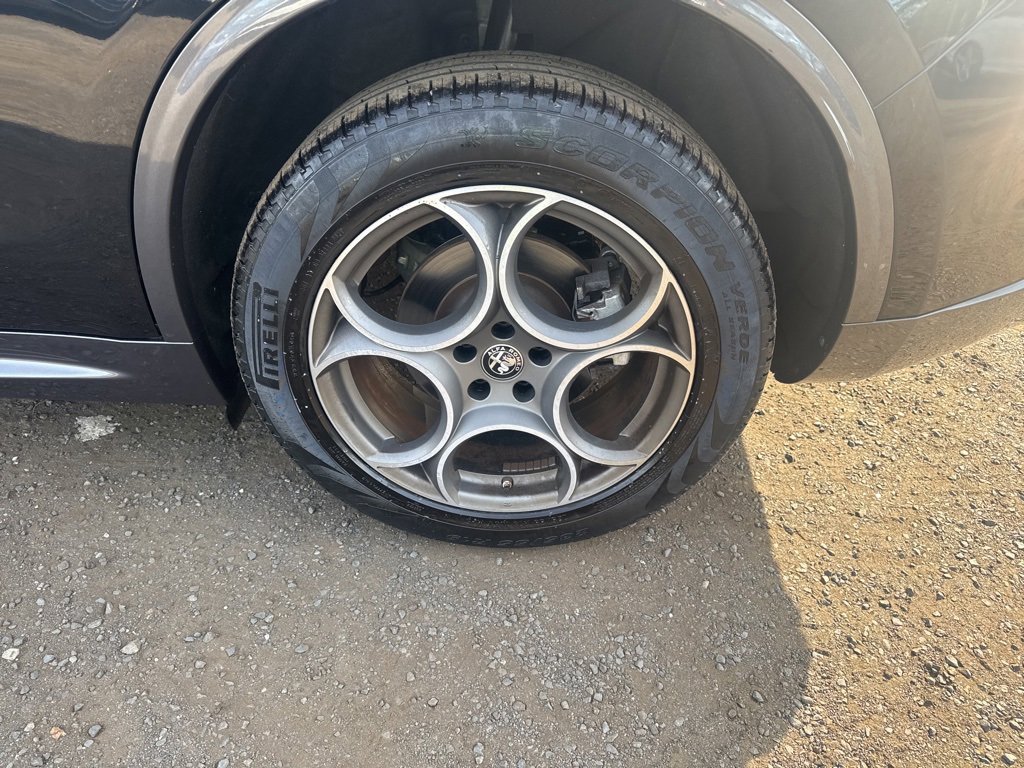 Used 2022 Alfa Romeo Stelvio Ti image 23