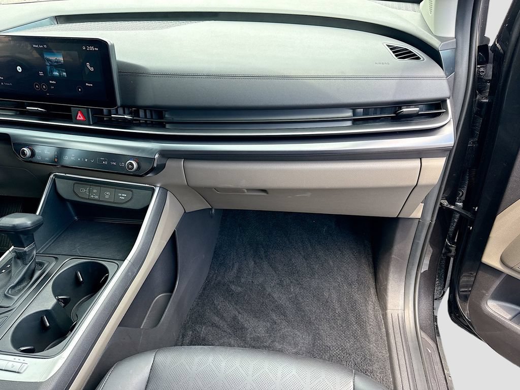 Certified 2025 Kia Carnival FWD image 16