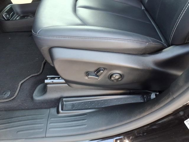 Used 2025 Chrysler Pacifica Select image 5