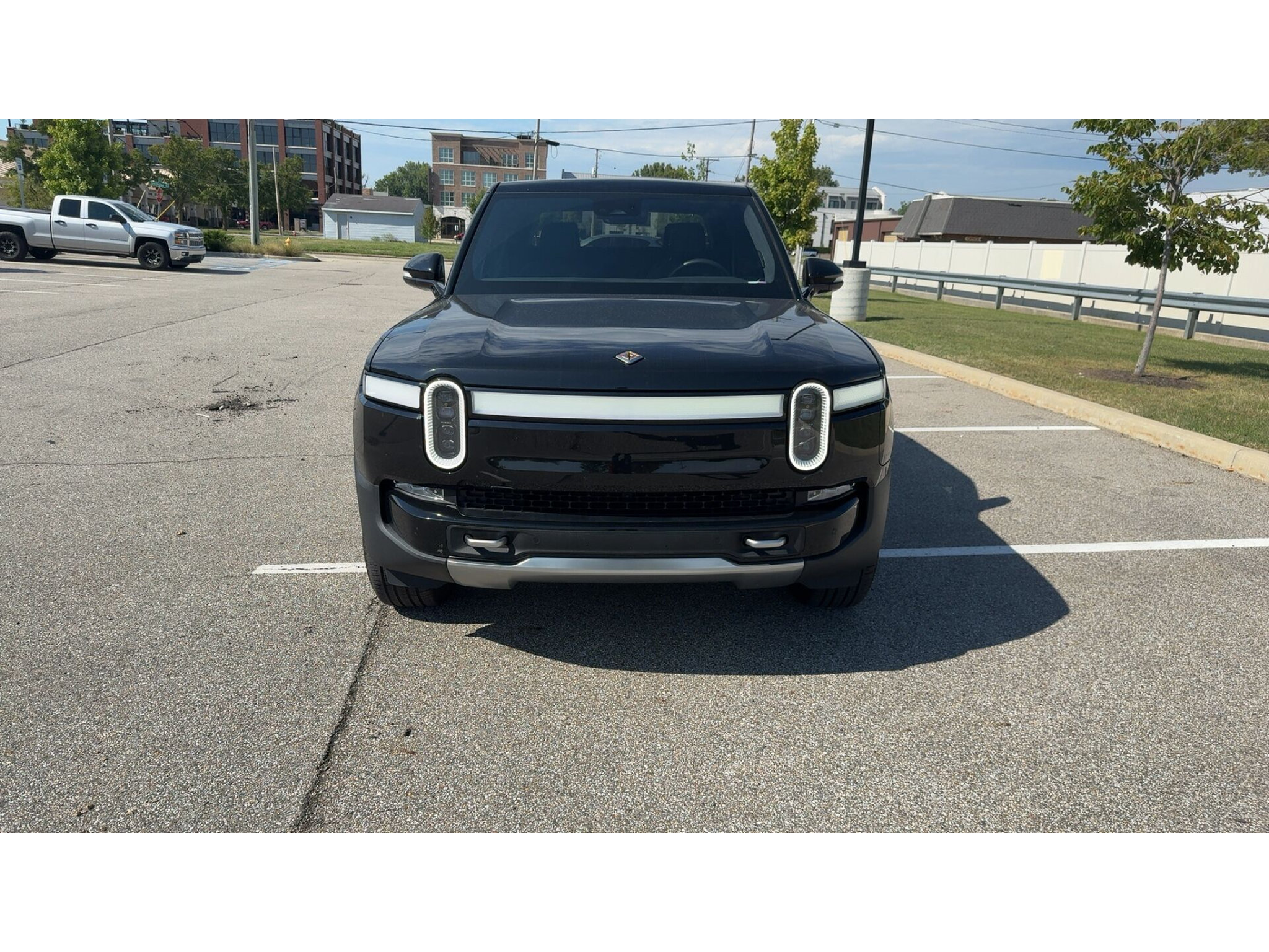 Used 2023 Rivian R1T Adventure Dual AWD/4WD image 4