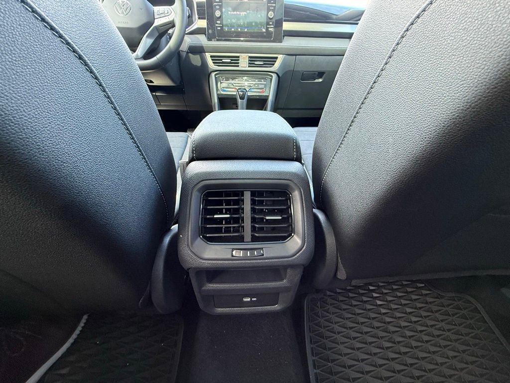 Used 2025 Volkswagen Taos SE image 17