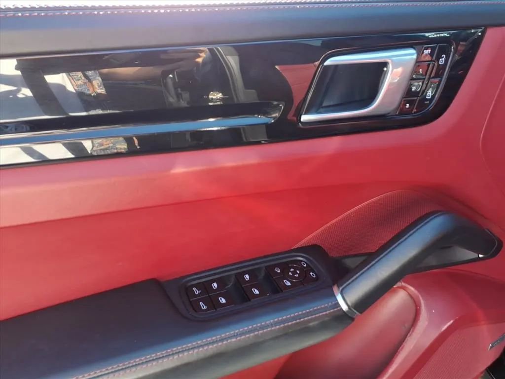 Used 2021 Porsche Cayenne S image 17