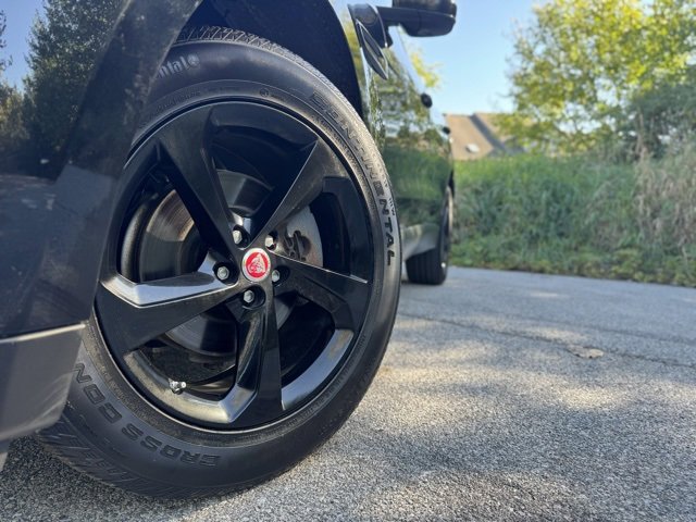 Used 2019 Jaguar F-PACE Premium image 2