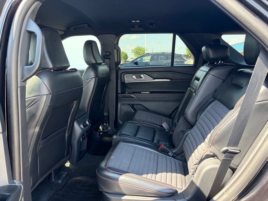 Certified 2025 Ford Explorer ST-Line w/ ST-Line Street Pack AWD/4WD image 17