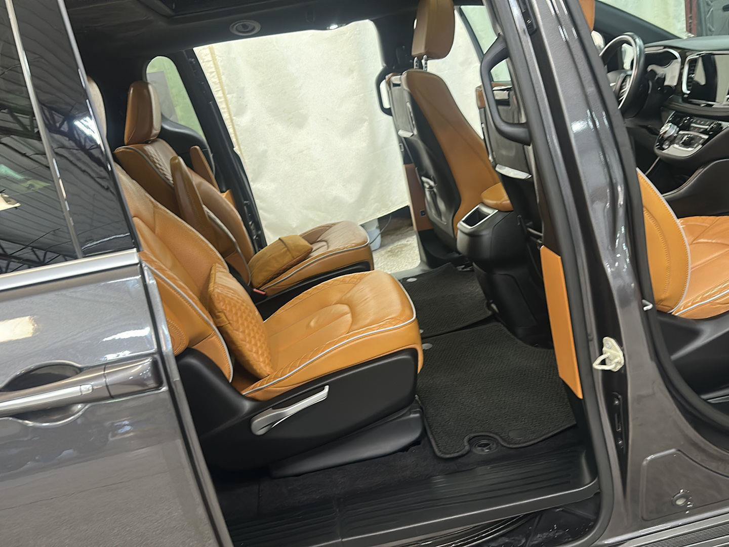 Used 2021 Chrysler Pacifica Pinnacle AWD/4WD image 32
