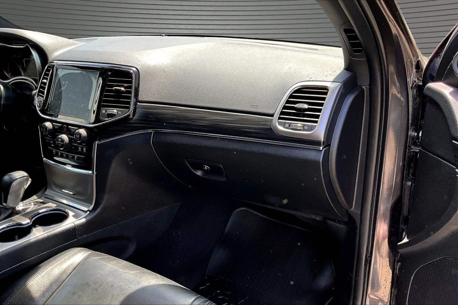 Used 2020 Jeep Grand Cherokee Limited AWD/4WD image 18