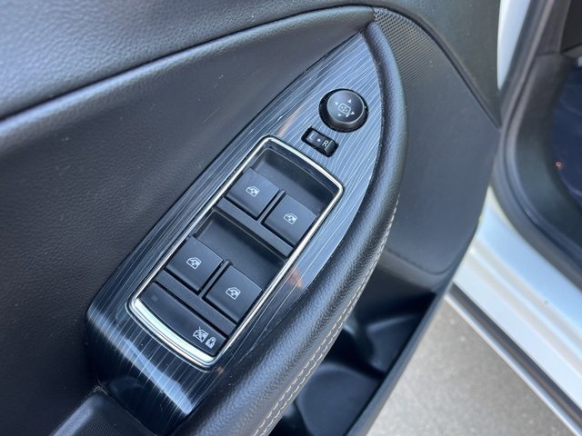 Used 2016 Chevrolet Impala LT w/ Convenience Package image 11