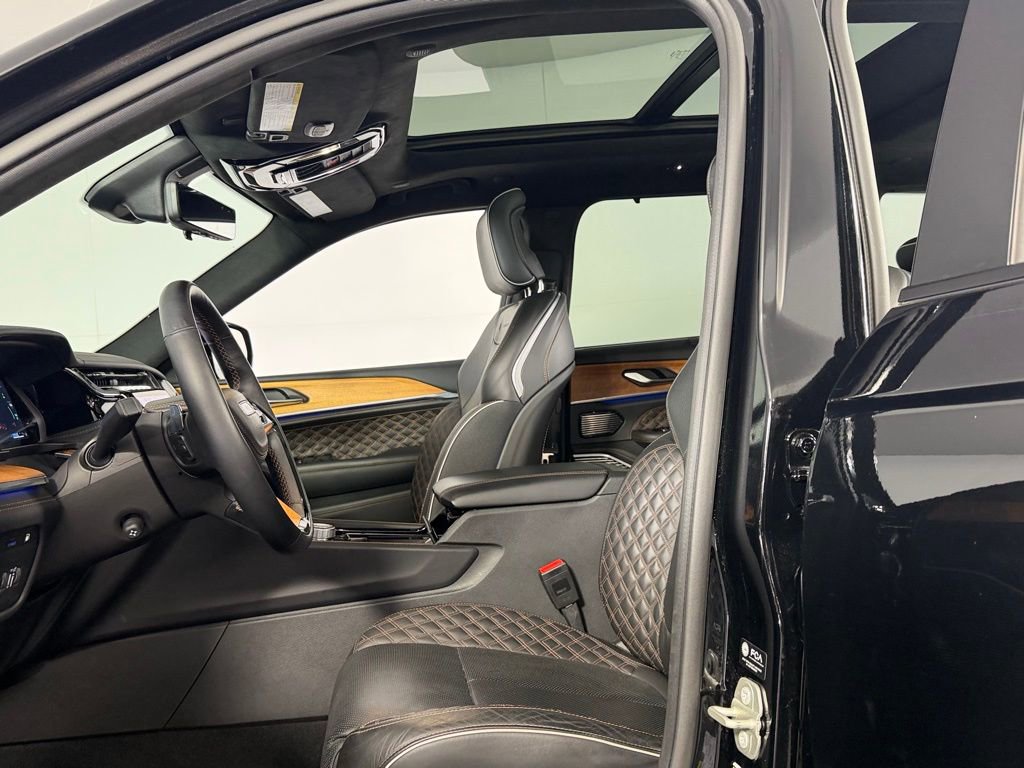 Used 2023 Jeep Grand Cherokee Summit image 25