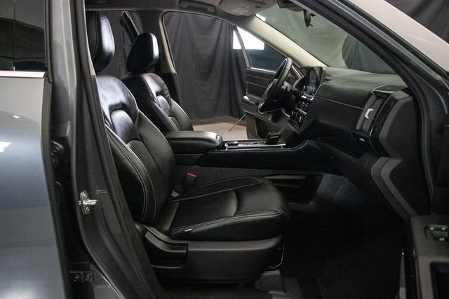 Used 2023 Nissan Pathfinder SV AWD/4WD image 16