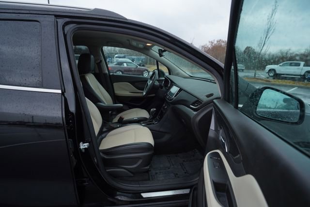 Used 2021 Buick Encore Preferred w/ Safety Package image 20