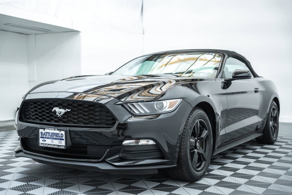 Used 2016 Ford Mustang Convertible image 3