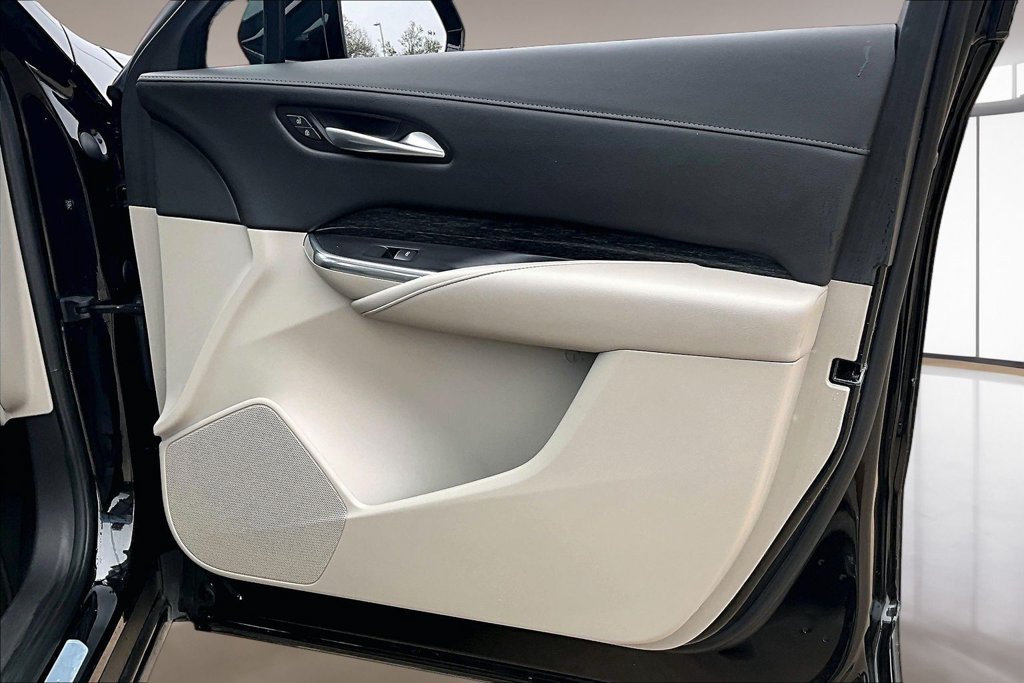 Used 2023 Cadillac XT4 Premium Luxury w/ Enhanced Visibility Package FWD image 19