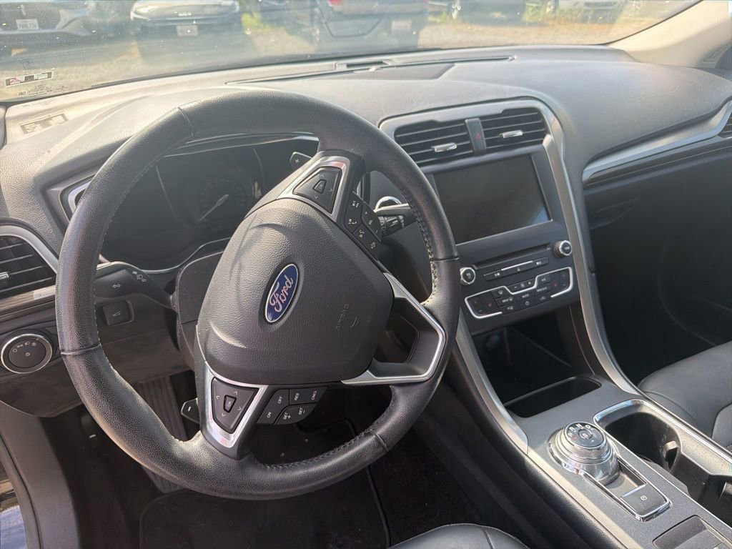 Used 2017 Ford Fusion SE w/ Fusion SE Technology Package FWD image 10