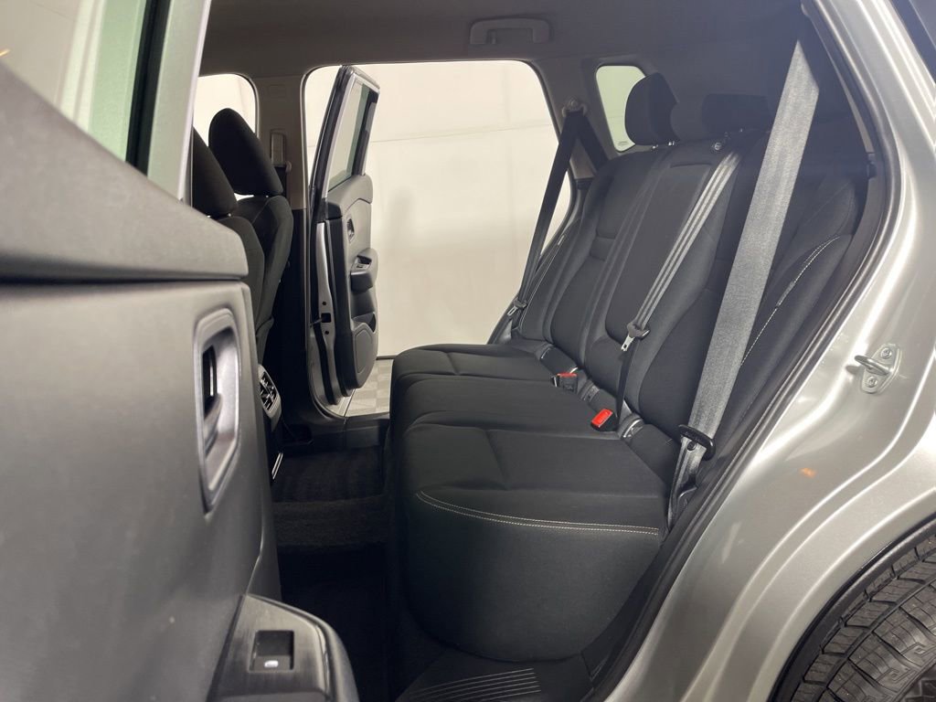 Used 2024 Nissan Rogue S FWD image 18
