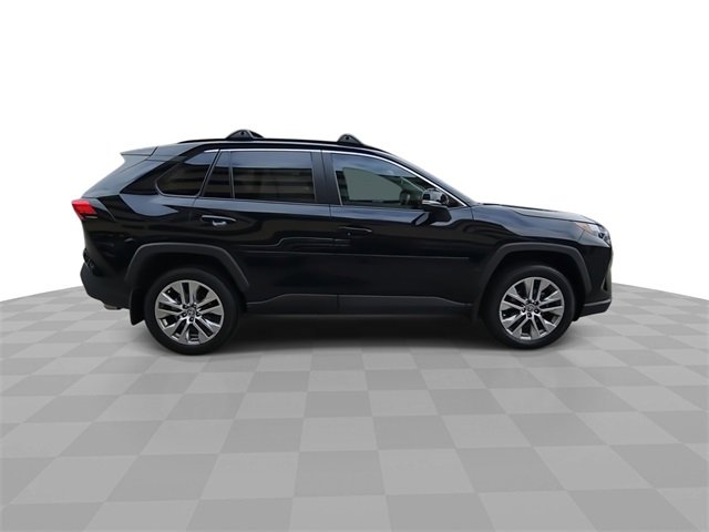 Used 2023 Toyota RAV4 XLE Premium image 9