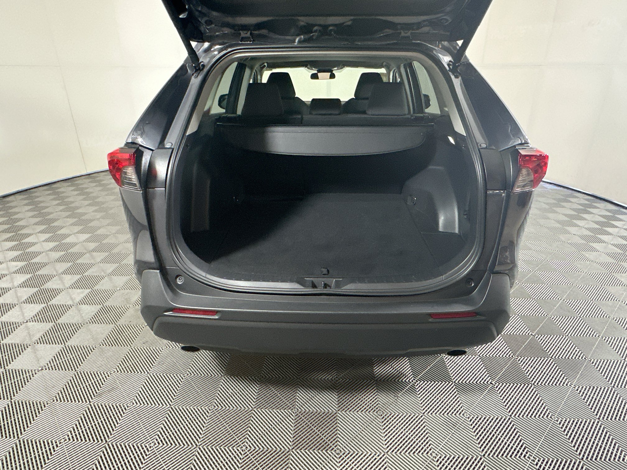 Certified 2025 Toyota RAV4 XLE w/ Convenience Package FWD image 31