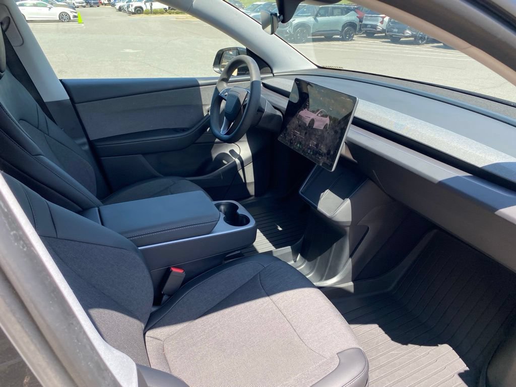 Used 2026 Tesla Model Y 2WD image 11