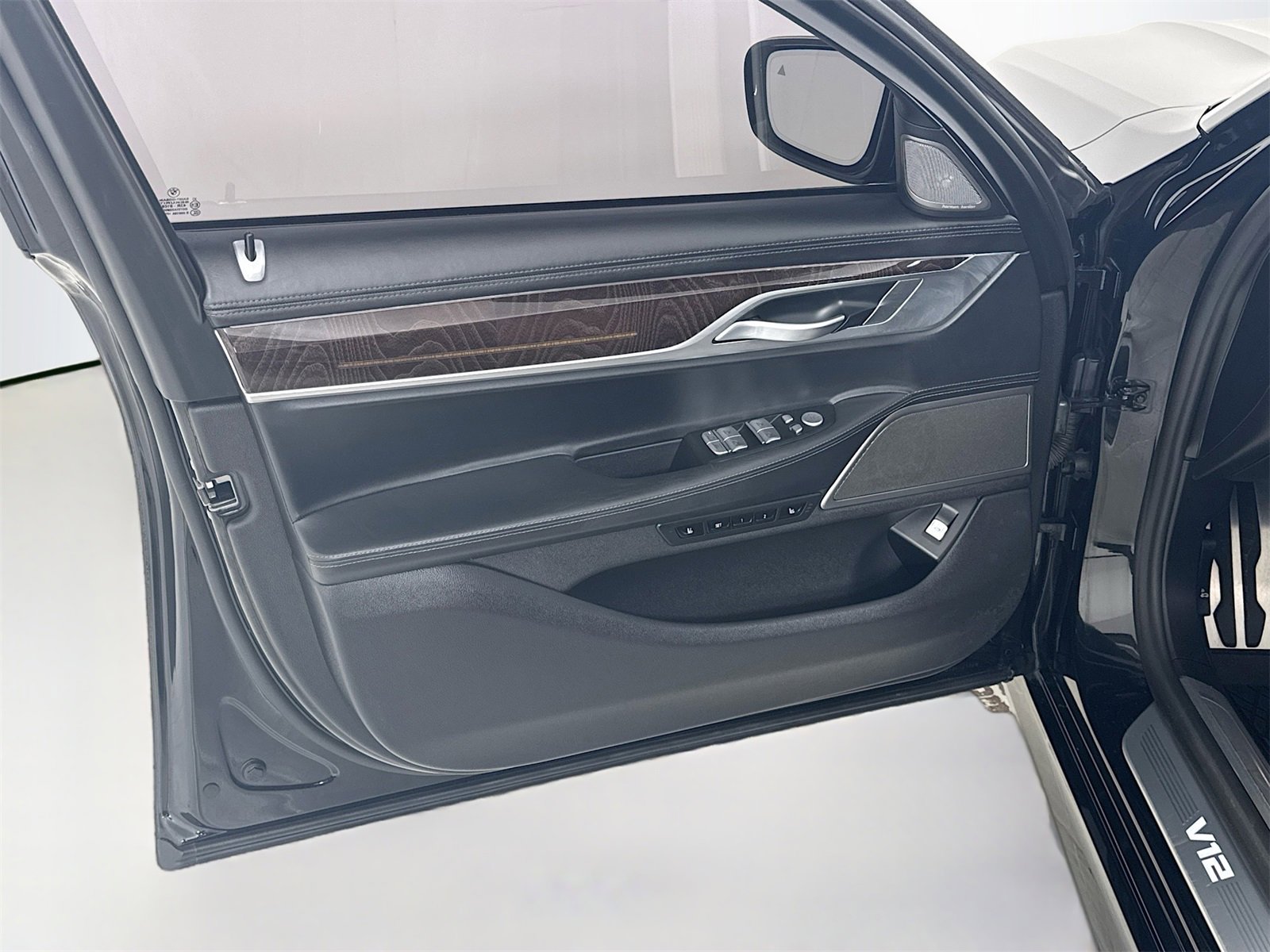 Used 2020 BMW M760i xDrive w/ Luxury Rear Seating Package image 15