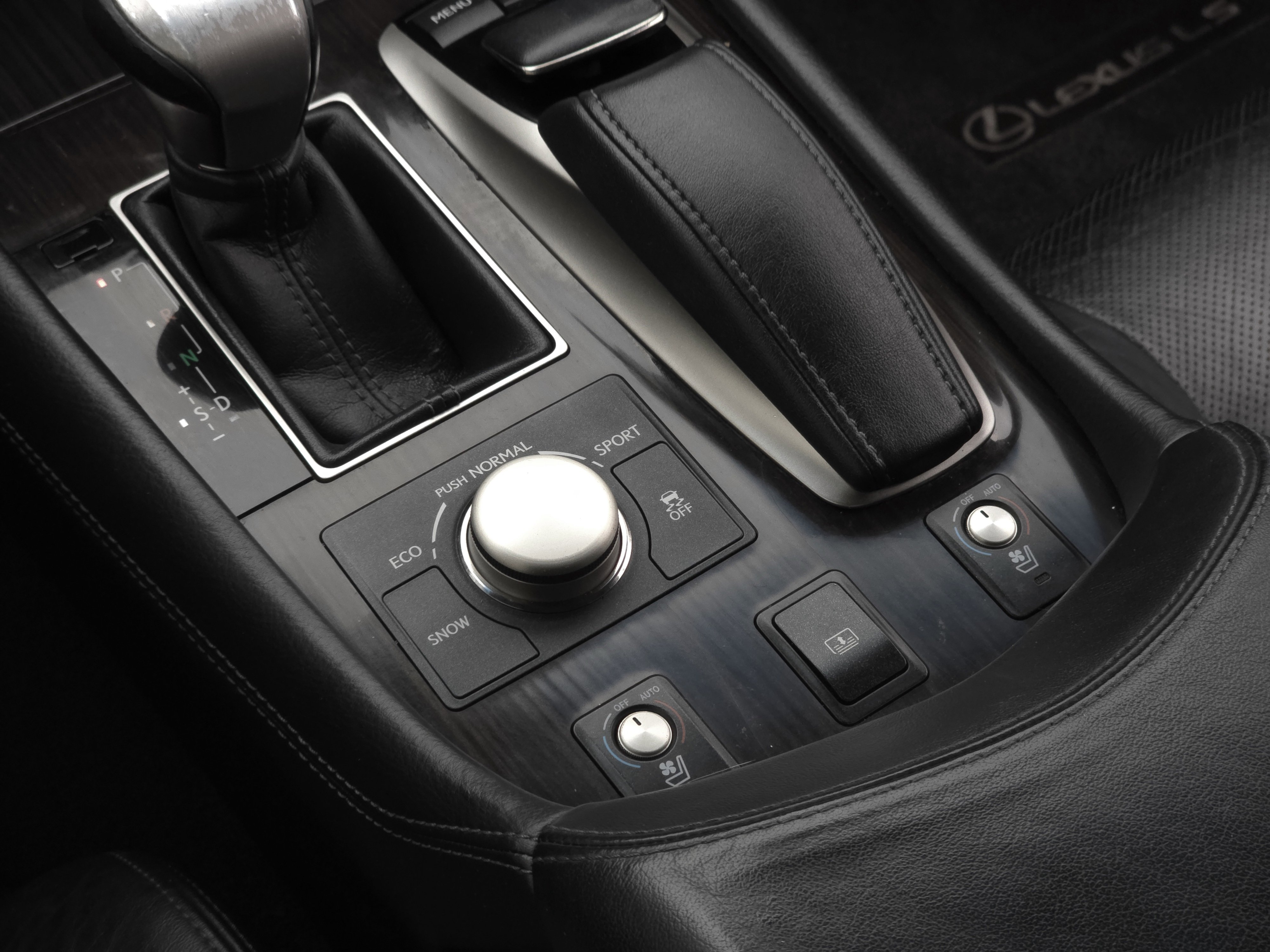 Used 2013 Lexus LS 460 AWD image 16