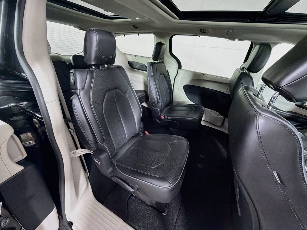 Used 2020 Chrysler Pacifica Limited w/ Advanced Safetytec Group FWD image 29