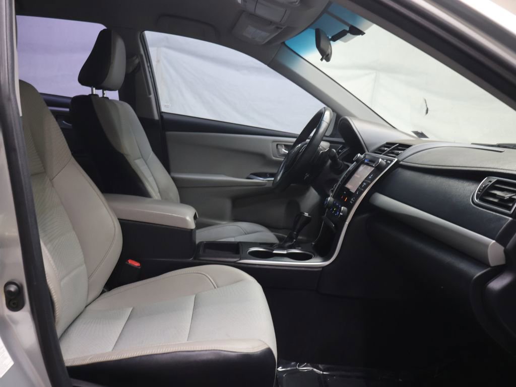 Used 2016 Toyota Camry SE FWD image 9