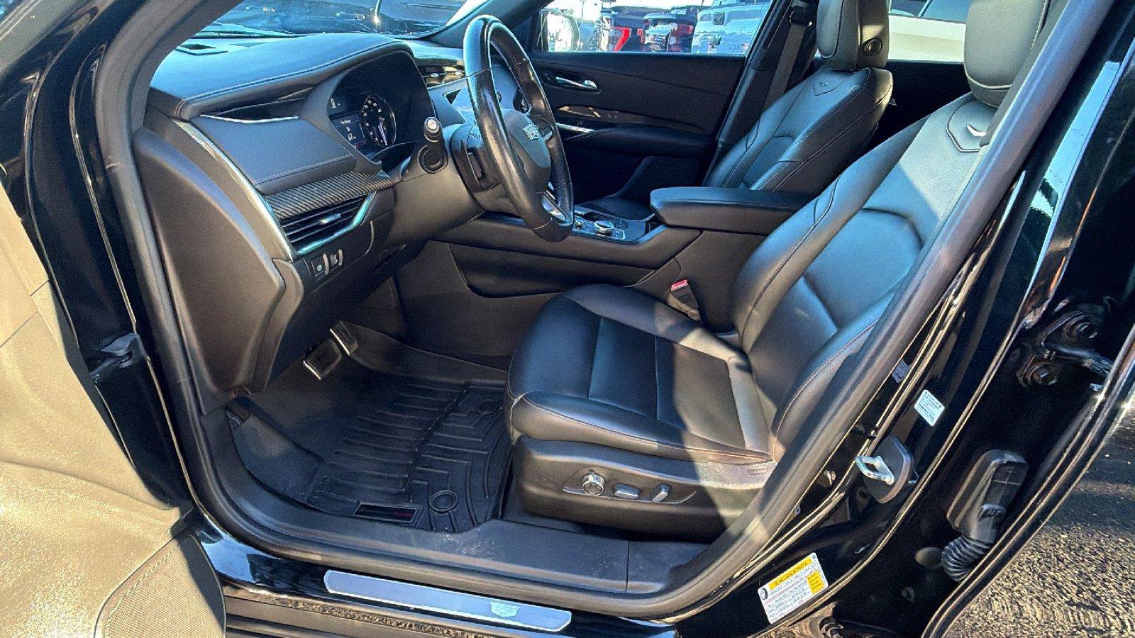 Used 2020 Cadillac XT4 Sport w/ Cold Weather Package FWD image 17
