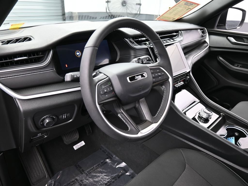 Used 2024 Jeep Grand Cherokee L Laredo w/ Luxury Tech Group I image 10