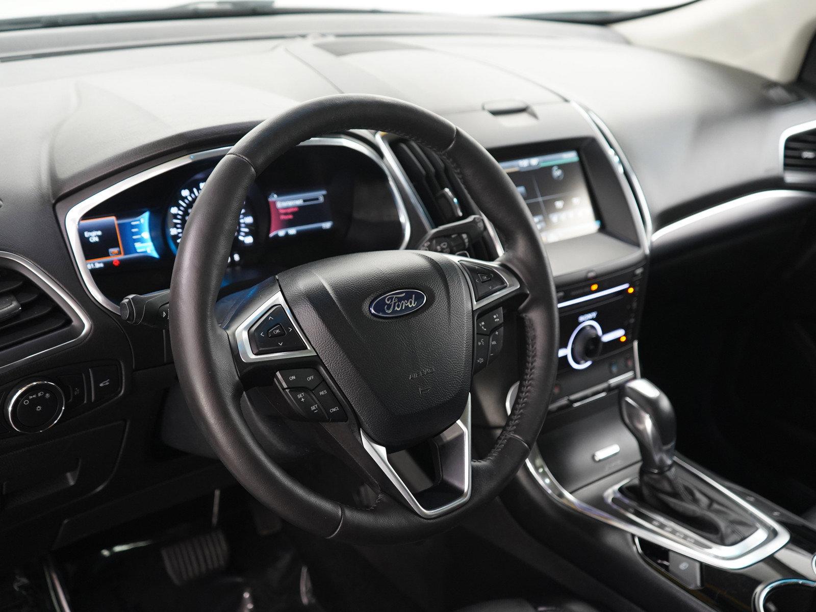 Used 2015 Ford Edge Titanium w/ Equipment Group 302A AWD/4WD image 21